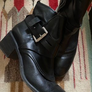 Donald J Pliner rich black leather ankle boots